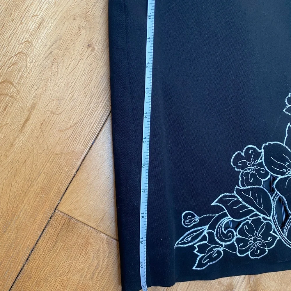 Vintage Black Embroidered cutout black and white skirt - Picture 11 of 11